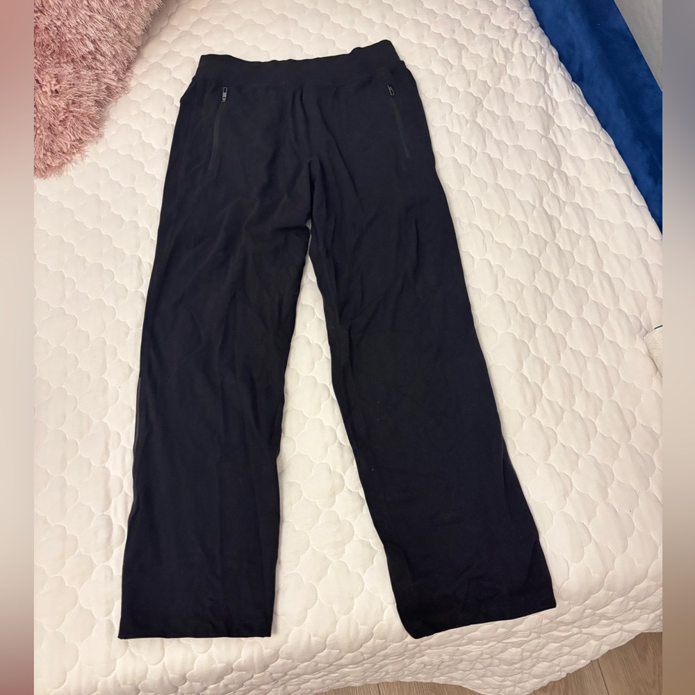 Lululemon men’s small jogging pants. Zipper pockets & inside drawstring. Small